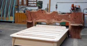 Letto Eucalipto in legno su misura artigianale